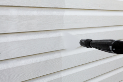 Using a pressure washer on vinyl siding